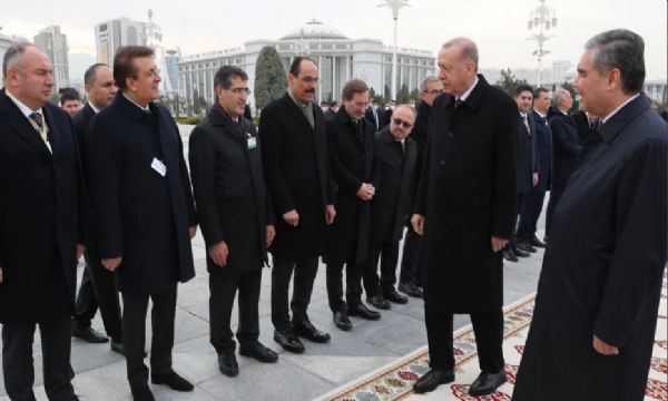 Türkmenistan'da Kardeşler Buluşması