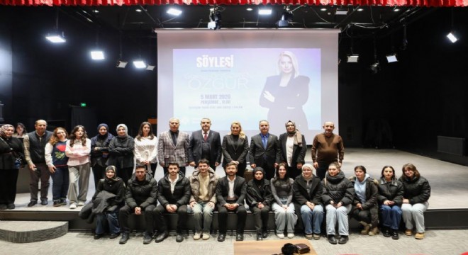 Gazeteci Özgür, söyleşi programında öğrencilerle