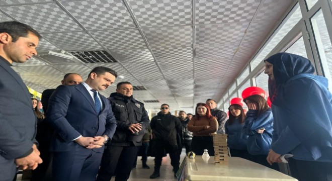 Karayazı Anadolu Lisesi nde bilim sergisi açıldı