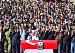 Şehidi binlerce vatandaş uğurladı