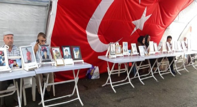 1078 gündür evlatlarının yolunu gözlüyorlar