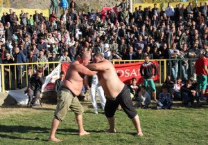Uzundere’de 140 pehlivan çayıra çıktı