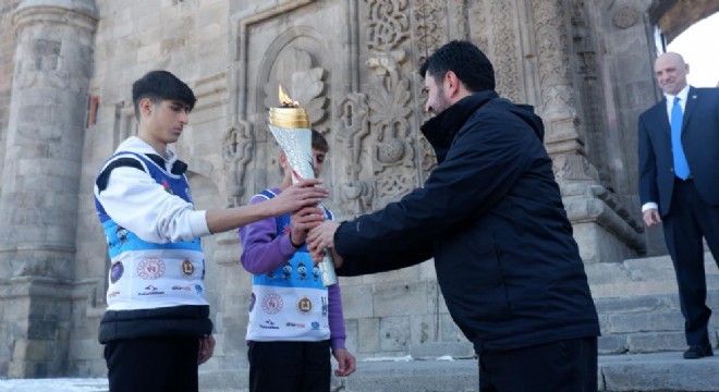 20. Kış Deaflympics in meşalesi yakıldı