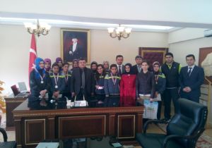 Kaymakam Ada başarıyı ödüllendirdi