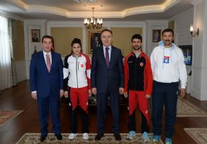 Altıparmak başarıyı ödüllendirdi
