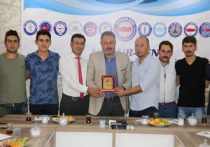 Sağlık Sen’e teşekkür plaketi