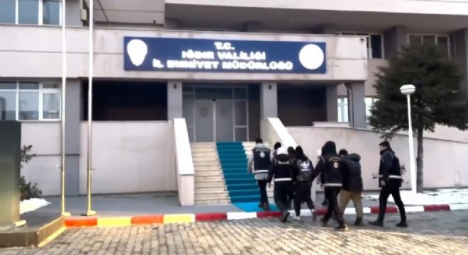 5 düzensiz göçmen yakalandı, sürücü tutuklandı