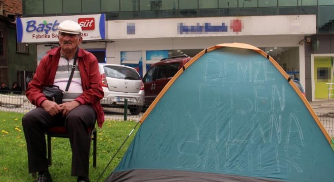 72 yaşındaki emekliden protesto eylemi