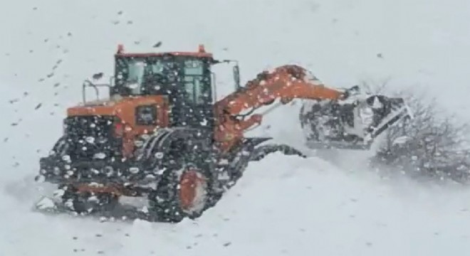 8 ayrı noktaya çığ düştü