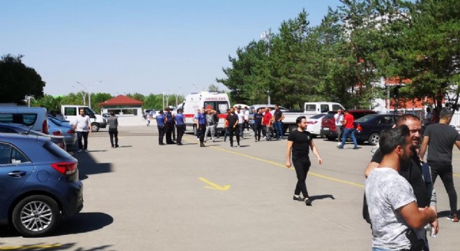 Adliye önünde kavga: 2 yaralı