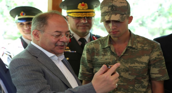Akdağ’dan asker ailelerine sürpriz