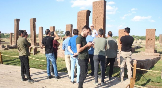 Anadolu Orhun Abidelerine  ‘Malazgirt’ akını