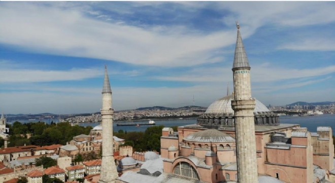 Ayasofya Camisine 87 yıl sonra ilk mahya asıldı