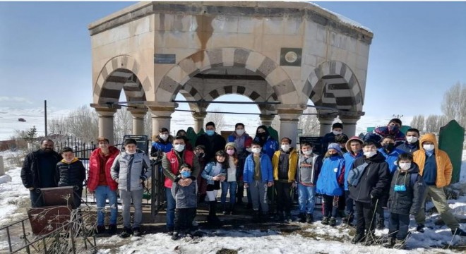 Aziziye Gençlik Merkezinden Yunus Emre’ye vefa