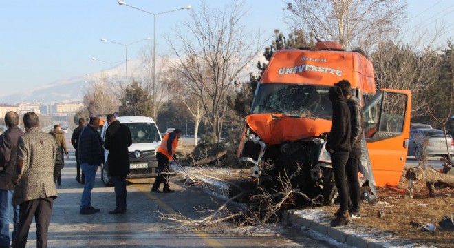 Aziziye yolunda kaza: 11 yaralı