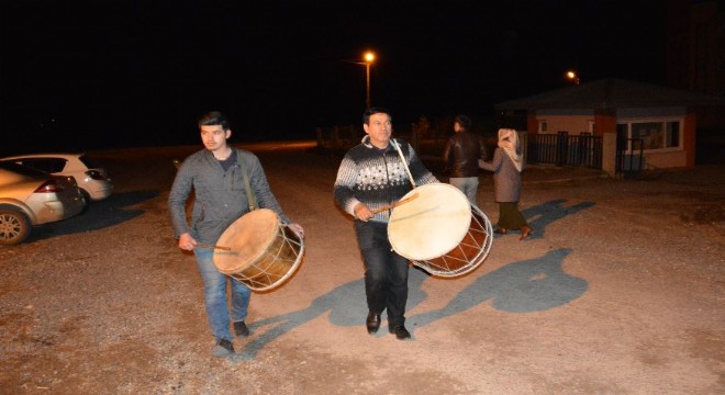 Baba İle Oğulun sahurda davul mesaisi