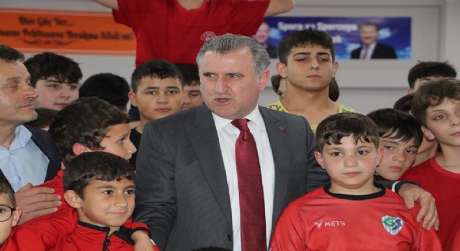 Bakan Bak, Gençlere seslendi