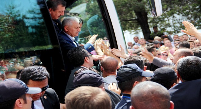 Başbakan Yıldırım a sevgi seli