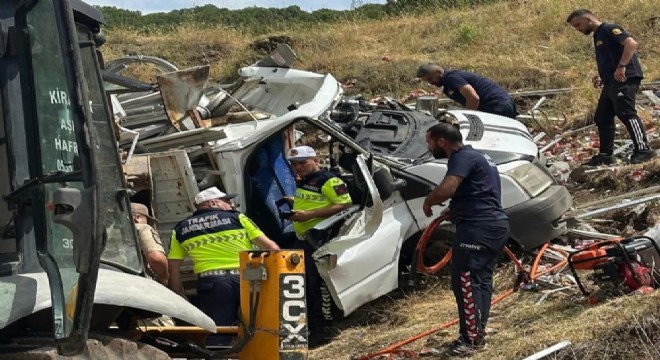 Bingöl yolunda hurda yüklü taşıt devrildi: 1 yaralı