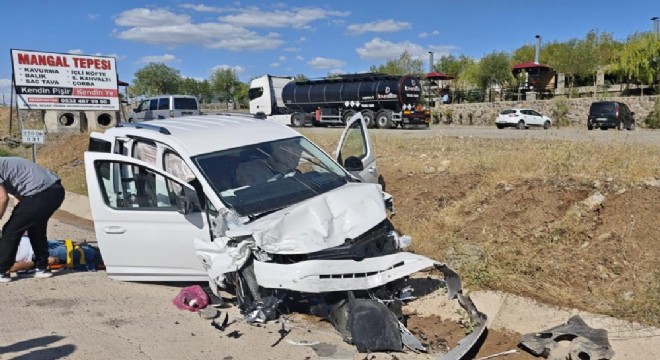Bingöl yolunda trafik kazası: 3 yaralı