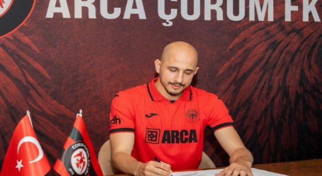 Çorum FK, kaleci Erhan Erentürk ü renklerine bağladı