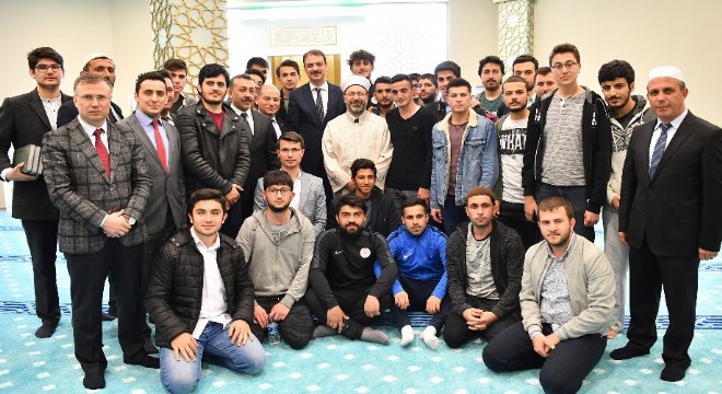 Erbaş:  ‘Kötü şeye bağımlılığın hepsi şerdir’