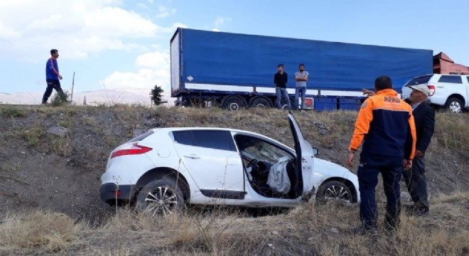 Erzincan yolunda trafik kazası: 2 yaralı