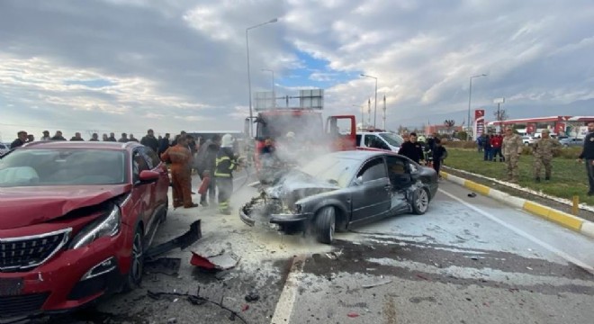 Erzincan yolunda zincirleme kaza: 6 yaralı