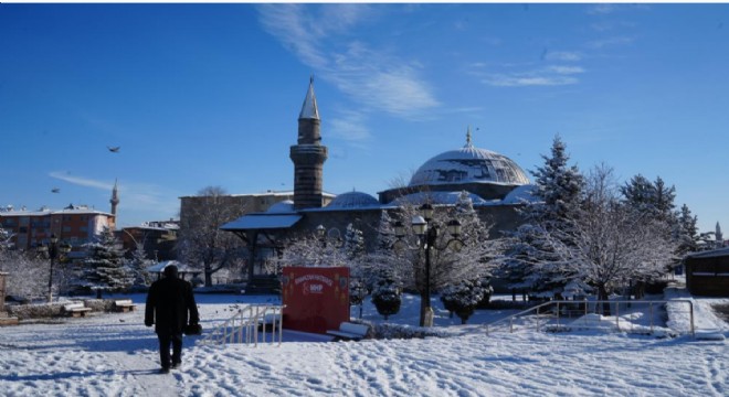 Erzurum baharı beklerken kışı yaşıyor