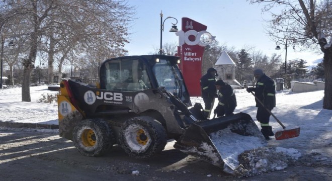 Erzurum da karla mücadelede 7/24 mesai