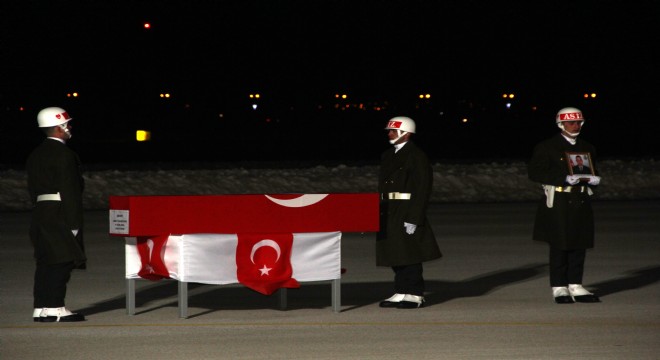 Erzurum şehidini karşıladı