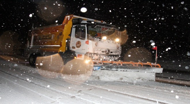 Erzurum – Erzincan yolunda ulaşıma kar engeli