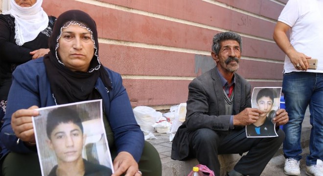 HDP önünde eyleme katılan aile sayısı 13 oldu