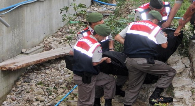 İspir Çayırözü nde feci ölüm