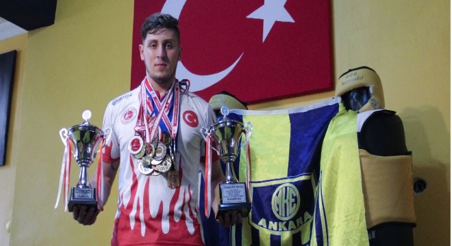 Kalecilikten Kick Boks Şampiyonluğuna