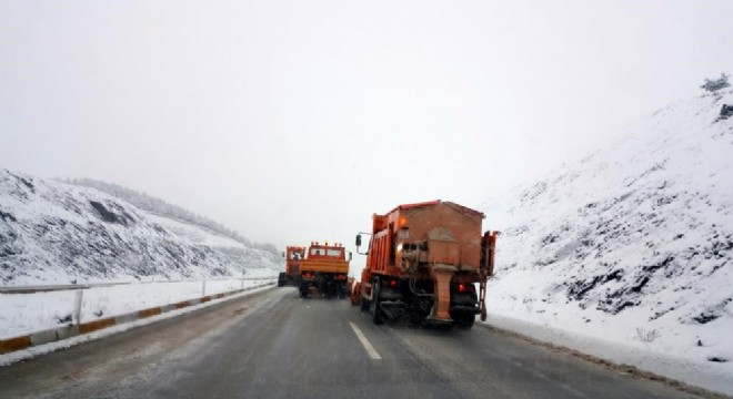 Kar Kızıldağ Geçidinde ulaşımı olumsuz etkiledi