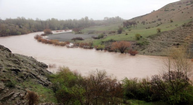 Karasu ve Fırat Nehri'nin debisi arttı