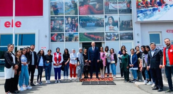 Karayazılı gençlerden ‘Şehrimi Tanıyorum’ etkinliği