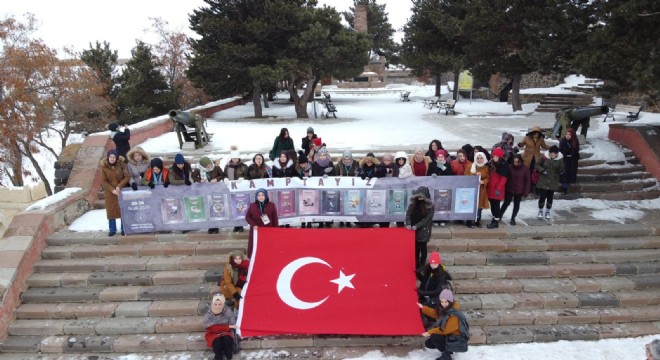 Karın zirvesinde kamp hayran bıraktı