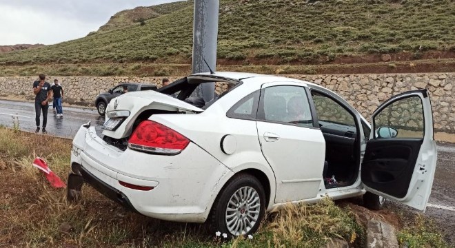 Karlıova yolunda trafik kazası: 2 yaralı