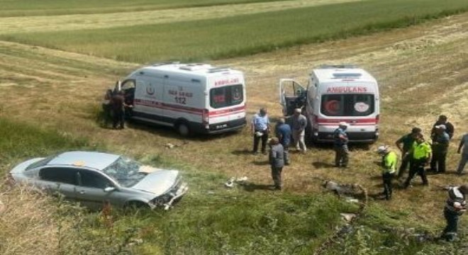 Kars yolunda trafik kazası: 2 yaralı