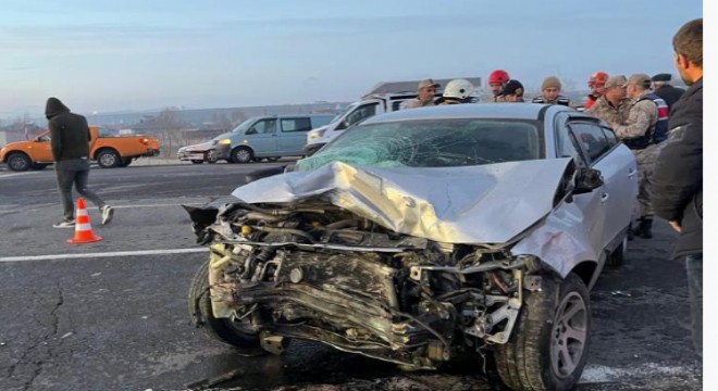 Kars yolunda trafik kazası: 3 yaralı