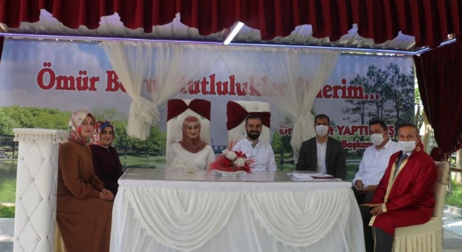 Kır Düğün Salonunda ilk nikah