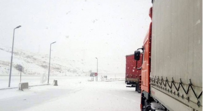 Kop ile Sakaltutan’da ulaşıma kar engeli