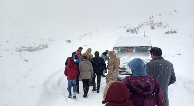 Mahsur kalan 20 öğrenci kurtarıldı