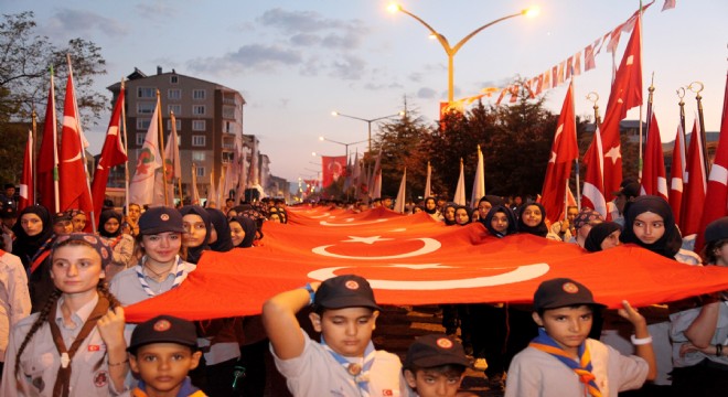 Malazgirt kahramanları   Fener Alayı  ile anıldı