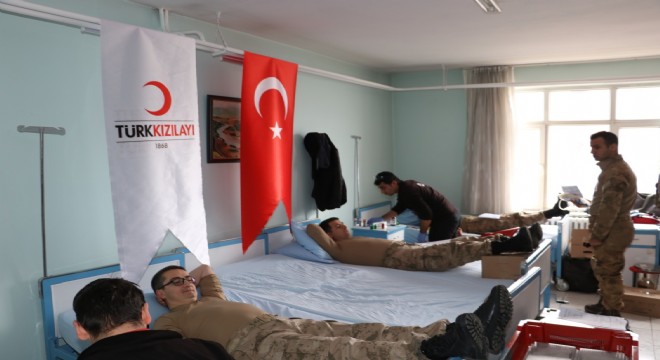 Mehmetçik ten kan ve kök hücre bağışı
