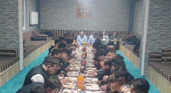 Müftü Can gençlerle iftar sofrasına buluştu