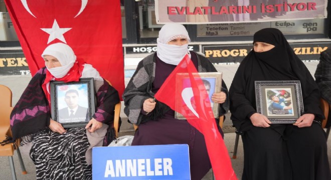 Muş’ta ailelerin evlat nöbeti devam ediyor