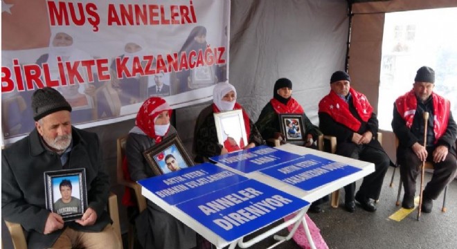Muş’ta annelerin evlat nöbeti sürüyor